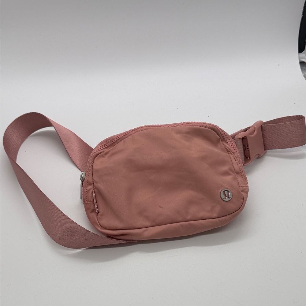 lululemon athletica Pink Crossbody Belt Bag‎